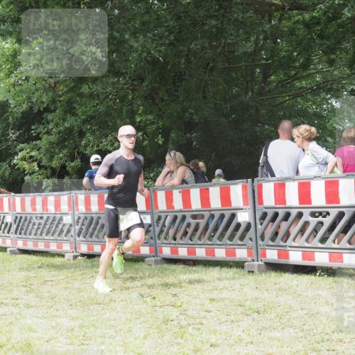 21.06.2025 - 27. Vierlanden-Triathlon KatJ http://msf.ph/oto/7994180 15.06.2025 12:41:42 Ziel 753 meine-sportfotos.de