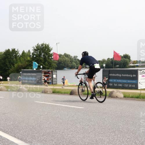 15.06.2025 - 27. Vierlanden-Triathlon H.Heesch http://msf.ph/oto/7994185 15.06.2025 11:21:02 Radfahren 856, 921, 966 meine-sportfotos.de