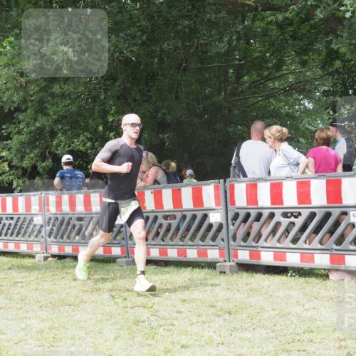 21.06.2025 - 27. Vierlanden-Triathlon KatJ http://msf.ph/oto/7994190 15.06.2025 12:41:42 Ziel 753 meine-sportfotos.de