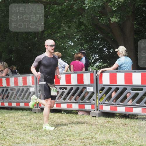 21.06.2025 - 27. Vierlanden-Triathlon KatJ http://msf.ph/oto/7994194 15.06.2025 12:41:43 Ziel 753 meine-sportfotos.de