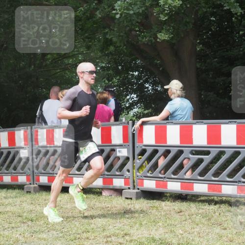 21.06.2025 - 27. Vierlanden-Triathlon KatJ http://msf.ph/oto/7994203 15.06.2025 12:41:43 Ziel 753 meine-sportfotos.de