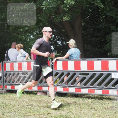 21.06.2025 - 27. Vierlanden-Triathlon KatJ http://msf.ph/oto/7994208 15.06.2025 12:41:43 Ziel 753 meine-sportfotos.de