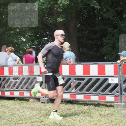 21.06.2025 - 27. Vierlanden-Triathlon KatJ http://msf.ph/oto/7994214 15.06.2025 12:41:43 Ziel 753 meine-sportfotos.de