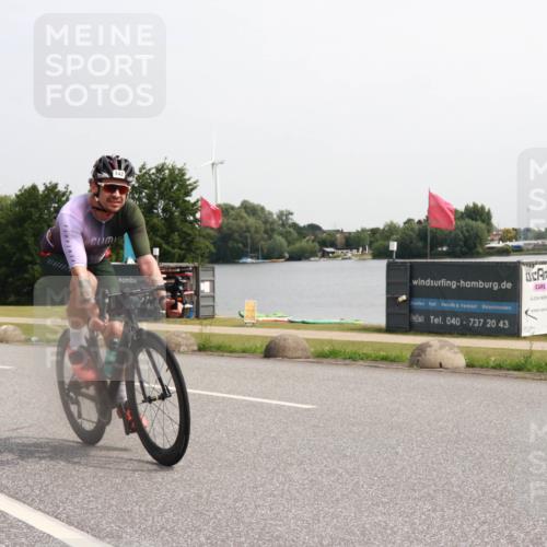 15.06.2025 - 27. Vierlanden-Triathlon H.Heesch http://msf.ph/oto/7994216 15.06.2025 11:21:09 Radfahren 93, 142, 856 meine-sportfotos.de