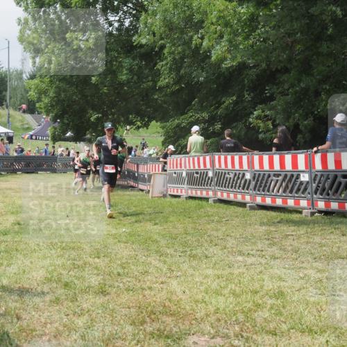 21.06.2025 - 27. Vierlanden-Triathlon KatJ http://msf.ph/oto/7994227 15.06.2025 12:42:37 Ziel 36 meine-sportfotos.de