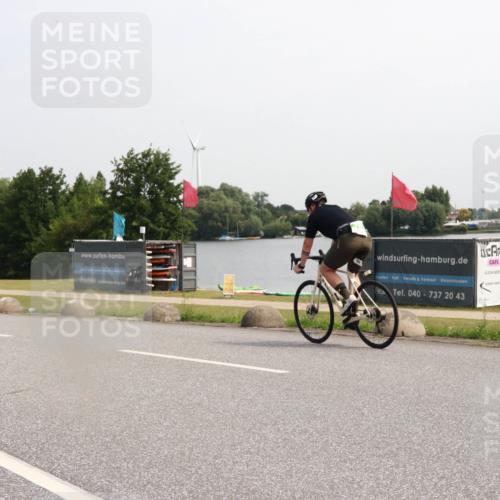 15.06.2025 - 27. Vierlanden-Triathlon H.Heesch http://msf.ph/oto/7994243 15.06.2025 11:21:13 Radfahren 142, 703 meine-sportfotos.de