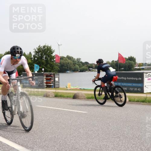 15.06.2025 - 27. Vierlanden-Triathlon H.Heesch http://msf.ph/oto/7994254 15.06.2025 11:21:18 Radfahren 139, 703, 928 meine-sportfotos.de