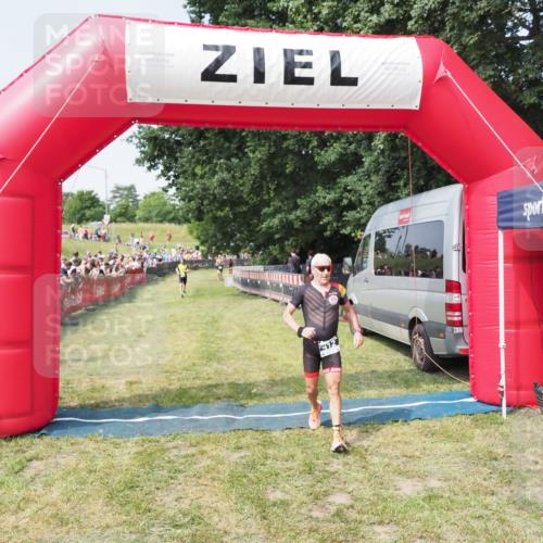 21.06.2025 - 27. Vierlanden-Triathlon MichiJ http://msf.ph/oto/7994255 15.06.2026 11:17:42 Ziel 392, 412 meine-sportfotos.de