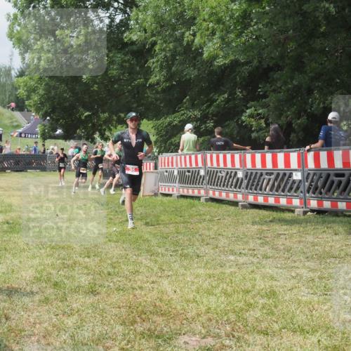 21.06.2025 - 27. Vierlanden-Triathlon KatJ http://msf.ph/oto/7994295 15.06.2025 12:42:38 Ziel 36 meine-sportfotos.de