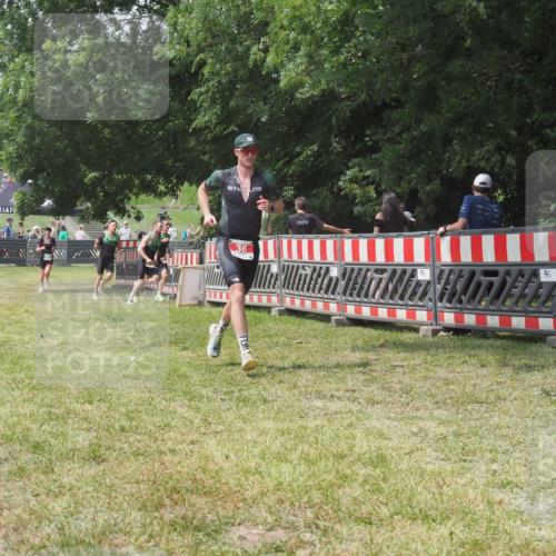 21.06.2025 - 27. Vierlanden-Triathlon KatJ http://msf.ph/oto/7994309 15.06.2025 12:42:39 Ziel 36 meine-sportfotos.de