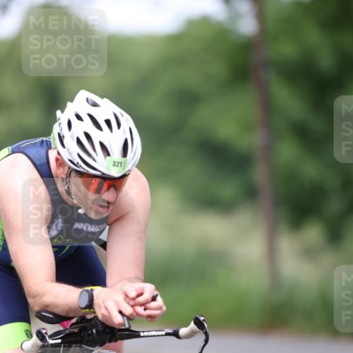 15.06.2025 - 7 Türme Triathlon Yannick Fuchs http://msf.ph/oto/7994316 15.06.2025 13:08:16 Radfahren 321, 338, 600, 603, 1065 meine-sportfotos.de