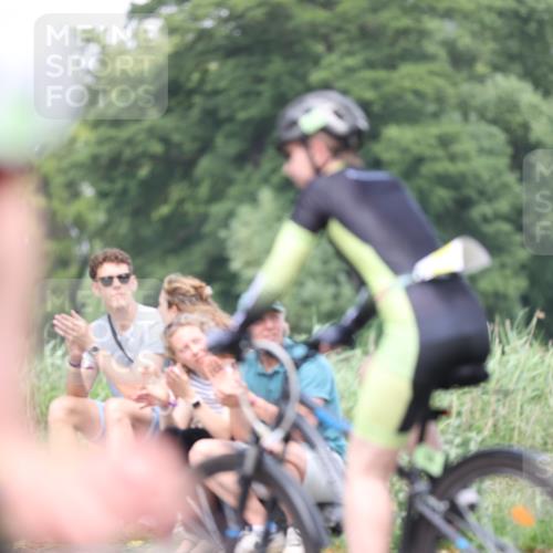 15.06.2025 - 7 Türme Triathlon Yannick Fuchs http://msf.ph/oto/7994332 15.06.2025 13:08:16 Radfahren 321, 338, 600, 603, 1065 meine-sportfotos.de