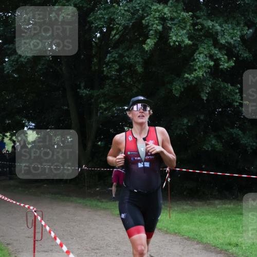21.06.2025 - 27. Vierlanden-Triathlon Lena Gebhardt http://msf.ph/oto/7994334 15.06.2025 13:47:30 Laufen  meine-sportfotos.de