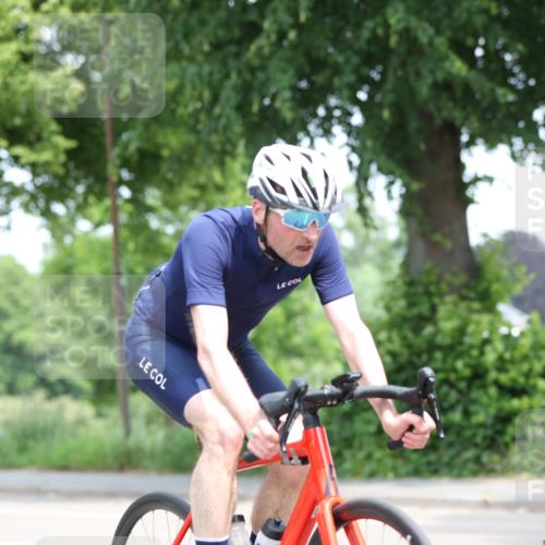 15.06.2025 - 7 Türme Triathlon Yannick Fuchs http://msf.ph/oto/7994338 15.06.2025 12:09:19 Radfahren 285, 292, 306 meine-sportfotos.de