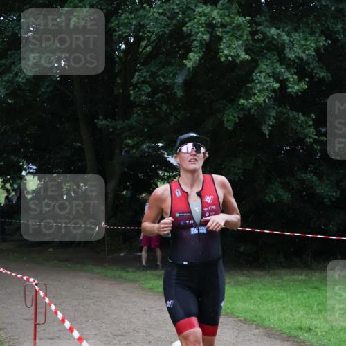 21.06.2025 - 27. Vierlanden-Triathlon Lena Gebhardt http://msf.ph/oto/7994340 15.06.2025 13:47:30 Laufen 124 meine-sportfotos.de