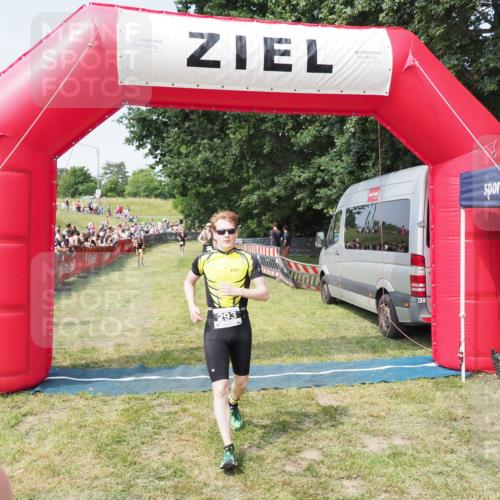 21.06.2025 - 27. Vierlanden-Triathlon MichiJ http://msf.ph/oto/7994343 15.06.2026 11:17:48 Ziel 287, 293, 412 meine-sportfotos.de