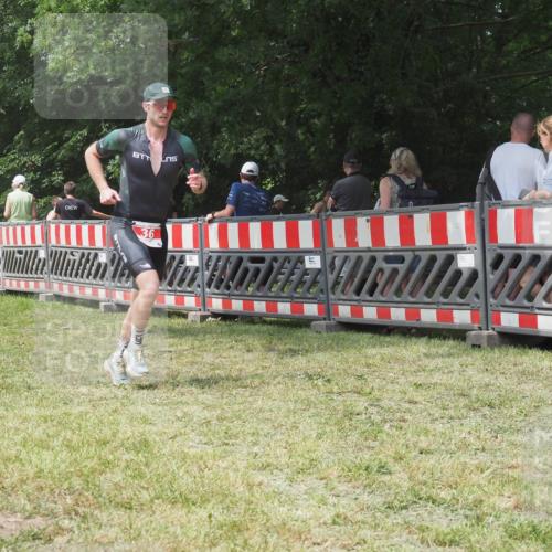21.06.2025 - 27. Vierlanden-Triathlon KatJ http://msf.ph/oto/7994344 15.06.2025 12:42:40 Ziel 36 meine-sportfotos.de