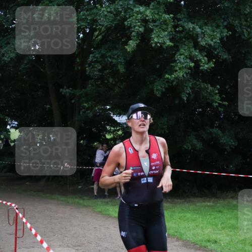 21.06.2025 - 27. Vierlanden-Triathlon Lena Gebhardt http://msf.ph/oto/7994350 15.06.2025 13:47:30 Laufen  meine-sportfotos.de