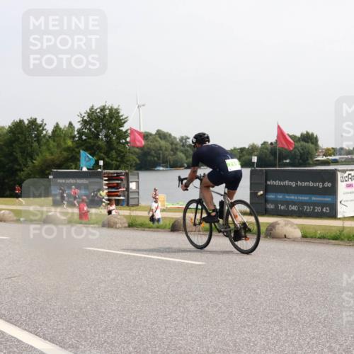 15.06.2025 - 27. Vierlanden-Triathlon H.Heesch http://msf.ph/oto/7994354 15.06.2025 11:21:46 Radfahren 671 meine-sportfotos.de