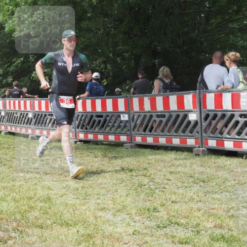 21.06.2025 - 27. Vierlanden-Triathlon KatJ http://msf.ph/oto/7994361 15.06.2025 12:42:40 Ziel 36 meine-sportfotos.de