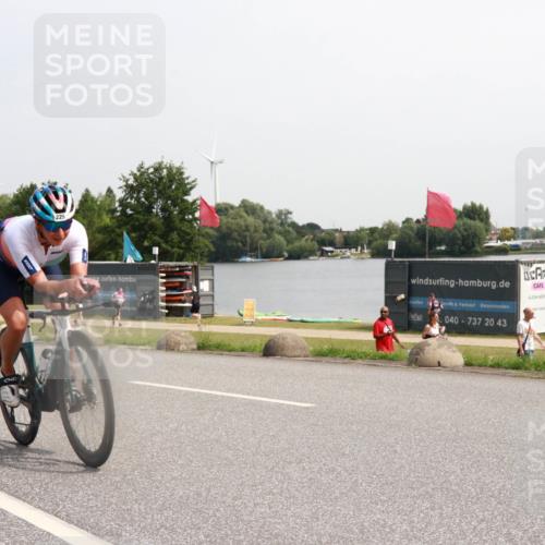 15.06.2025 - 27. Vierlanden-Triathlon H.Heesch http://msf.ph/oto/7994371 15.06.2025 11:21:55 Radfahren 225, 719 meine-sportfotos.de