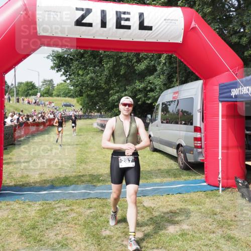 21.06.2025 - 27. Vierlanden-Triathlon MichiJ http://msf.ph/oto/7994389 15.06.2026 11:17:53 Ziel 287, 293, 456 meine-sportfotos.de