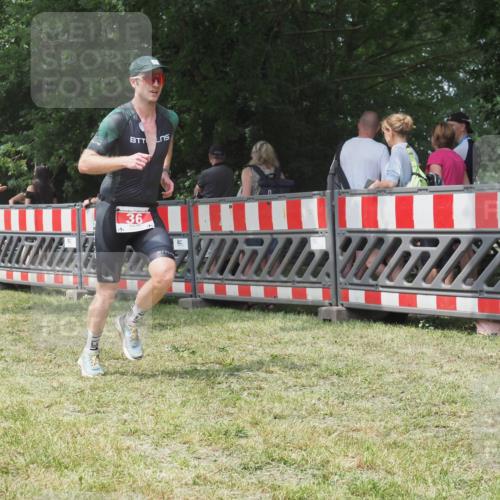 21.06.2025 - 27. Vierlanden-Triathlon KatJ http://msf.ph/oto/7994393 15.06.2025 12:42:40 Ziel 36 meine-sportfotos.de