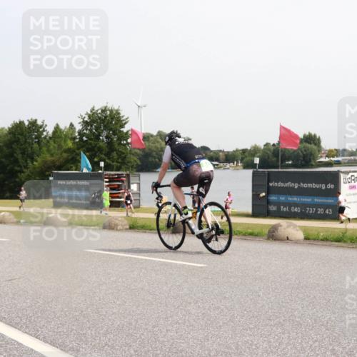 15.06.2025 - 27. Vierlanden-Triathlon H.Heesch http://msf.ph/oto/7994397 15.06.2025 11:21:59 Radfahren 225 meine-sportfotos.de