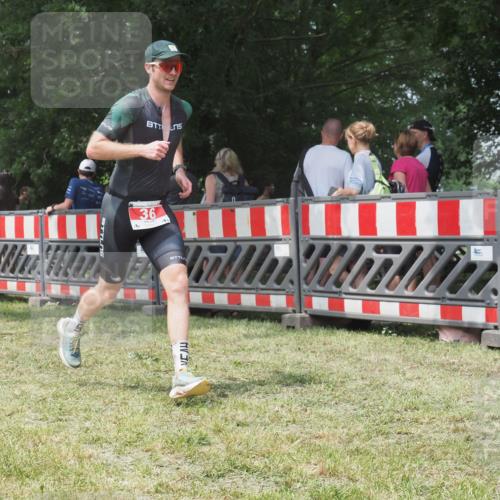 21.06.2025 - 27. Vierlanden-Triathlon KatJ http://msf.ph/oto/7994409 15.06.2025 12:42:40 Ziel 36 meine-sportfotos.de