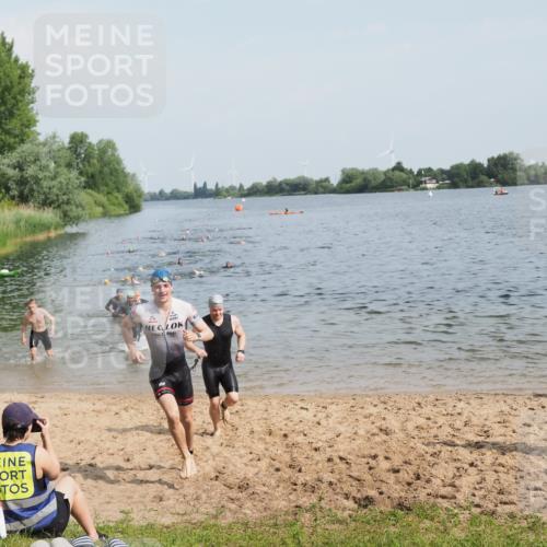 21.06.2025 - 27. Vierlanden-Triathlon MichiJ http://msf.ph/oto/7994419 15.06.2026 09:56:12 Schwimmen 260, 268, 277, 285, 314, 315, 323, 349, 357 meine-sportfotos.de