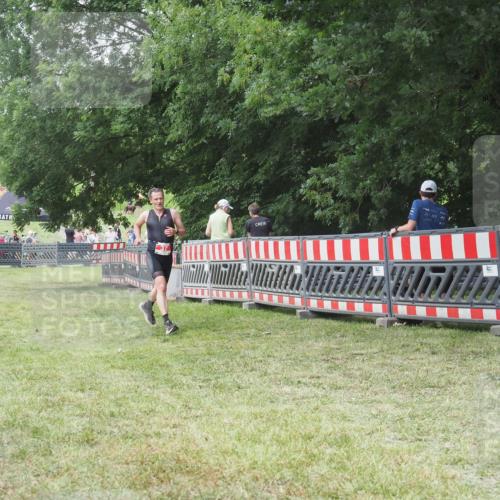 21.06.2025 - 27. Vierlanden-Triathlon KatJ http://msf.ph/oto/7994439 15.06.2025 12:43:07 Ziel 37 meine-sportfotos.de