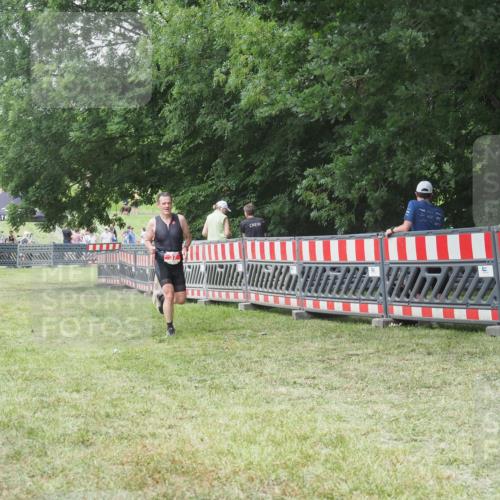 21.06.2025 - 27. Vierlanden-Triathlon KatJ http://msf.ph/oto/7994446 15.06.2025 12:43:07 Ziel 37 meine-sportfotos.de