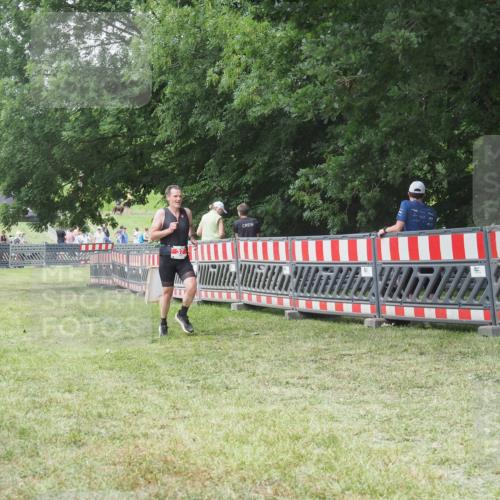 21.06.2025 - 27. Vierlanden-Triathlon KatJ http://msf.ph/oto/7994452 15.06.2025 12:43:07 Ziel 37 meine-sportfotos.de
