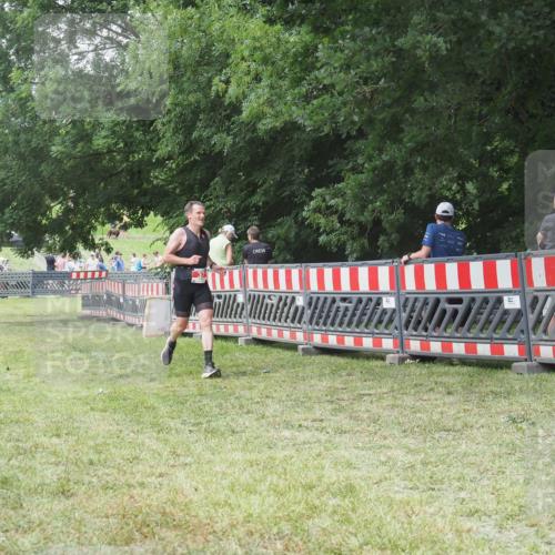 21.06.2025 - 27. Vierlanden-Triathlon KatJ http://msf.ph/oto/7994457 15.06.2025 12:43:07 Ziel 37 meine-sportfotos.de