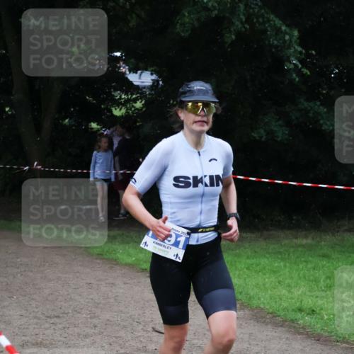 21.06.2025 - 27. Vierlanden-Triathlon Lena Gebhardt http://msf.ph/oto/7994466 15.06.2025 13:47:57 Laufen  meine-sportfotos.de