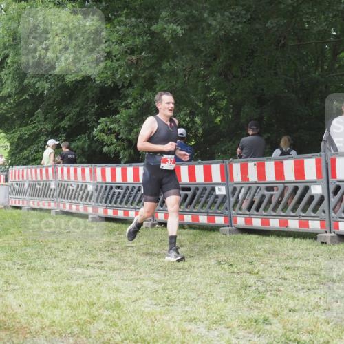 21.06.2025 - 27. Vierlanden-Triathlon KatJ http://msf.ph/oto/7994473 15.06.2025 12:43:09 Ziel 37 meine-sportfotos.de
