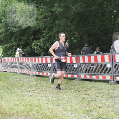 21.06.2025 - 27. Vierlanden-Triathlon KatJ http://msf.ph/oto/7994477 15.06.2025 12:43:09 Ziel 37 meine-sportfotos.de