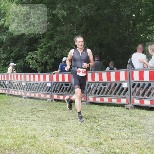 21.06.2025 - 27. Vierlanden-Triathlon KatJ http://msf.ph/oto/7994493 15.06.2025 12:43:09 Ziel 37 meine-sportfotos.de