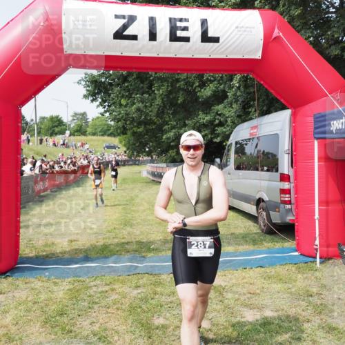 21.06.2025 - 27. Vierlanden-Triathlon MichiJ http://msf.ph/oto/7994497 15.06.2026 11:17:53 Ziel 287, 293, 456 meine-sportfotos.de