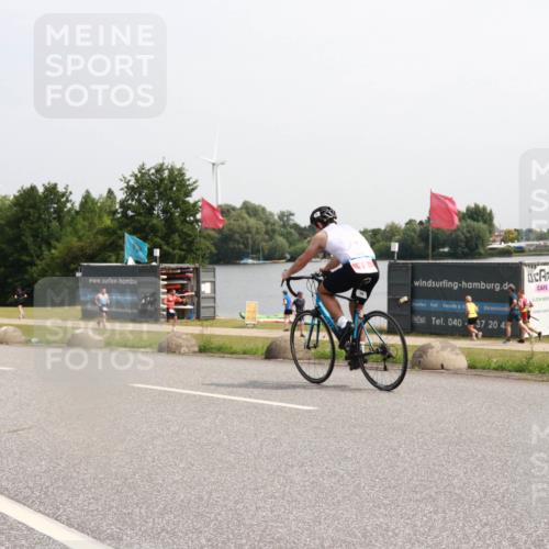15.06.2025 - 27. Vierlanden-Triathlon H.Heesch http://msf.ph/oto/7994501 15.06.2025 11:22:19 Radfahren 207 meine-sportfotos.de