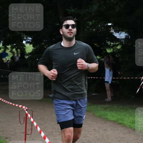 21.06.2025 - 27. Vierlanden-Triathlon Lena Gebhardt http://msf.ph/oto/7994528 15.06.2025 13:48:03 Laufen  meine-sportfotos.de