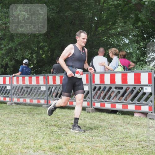 21.06.2025 - 27. Vierlanden-Triathlon KatJ http://msf.ph/oto/7994532 15.06.2025 12:43:09 Ziel 37 meine-sportfotos.de