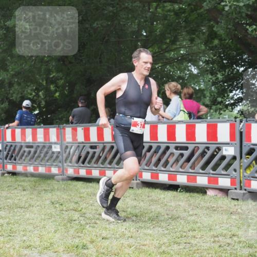 21.06.2025 - 27. Vierlanden-Triathlon KatJ http://msf.ph/oto/7994544 15.06.2025 12:43:10 Ziel 37 meine-sportfotos.de