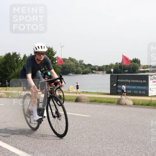 15.06.2025 - 27. Vierlanden-Triathlon H.Heesch http://msf.ph/oto/7994549 15.06.2025 11:22:28 Radfahren 19, 218, 767, 920 meine-sportfotos.de
