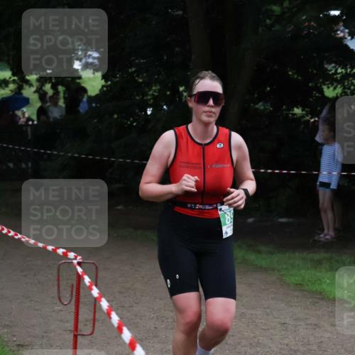 21.06.2025 - 27. Vierlanden-Triathlon Lena Gebhardt http://msf.ph/oto/7994560 15.06.2025 13:48:07 Laufen 89 meine-sportfotos.de