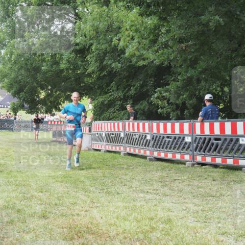 21.06.2025 - 27. Vierlanden-Triathlon KatJ http://msf.ph/oto/7994586 15.06.2025 12:44:03 Ziel 14, 978 meine-sportfotos.de