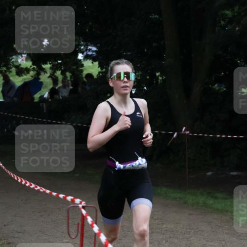 21.06.2025 - 27. Vierlanden-Triathlon Lena Gebhardt http://msf.ph/oto/7994593 15.06.2025 13:48:10 Laufen  meine-sportfotos.de