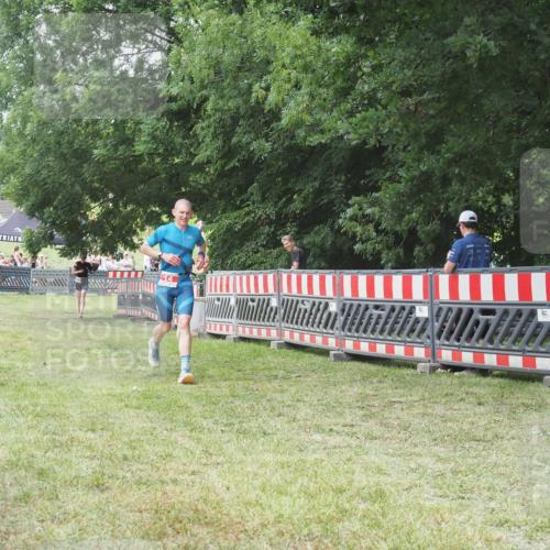 21.06.2025 - 27. Vierlanden-Triathlon KatJ http://msf.ph/oto/7994598 15.06.2025 12:44:03 Ziel 14, 978 meine-sportfotos.de