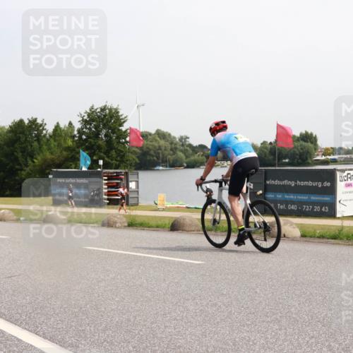 15.06.2025 - 27. Vierlanden-Triathlon H.Heesch http://msf.ph/oto/7994600 15.06.2025 11:22:37 Radfahren 74, 198, 951 meine-sportfotos.de