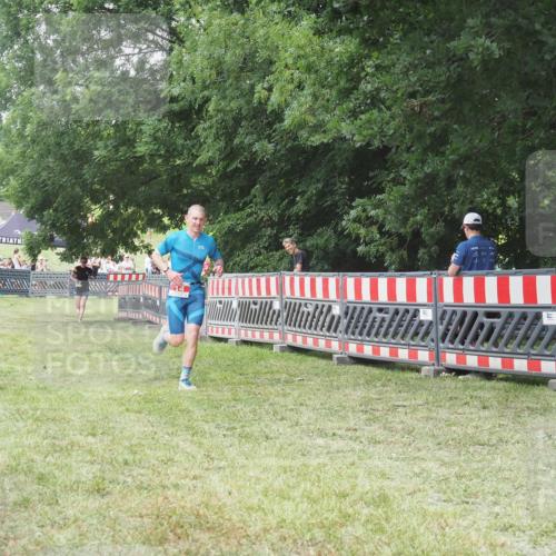 21.06.2025 - 27. Vierlanden-Triathlon KatJ http://msf.ph/oto/7994604 15.06.2025 12:44:03 Ziel 14, 978 meine-sportfotos.de